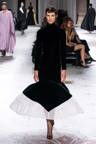 Look 15